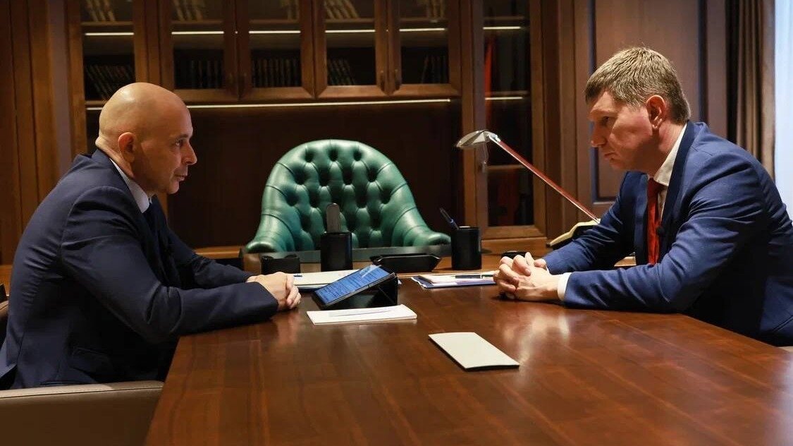     Депутат Госдумы Сергей Сокол встретился с министром экономического развития РФ Максимом Решетниковым — они обсудили социально-экономическое развитие Хакасии.