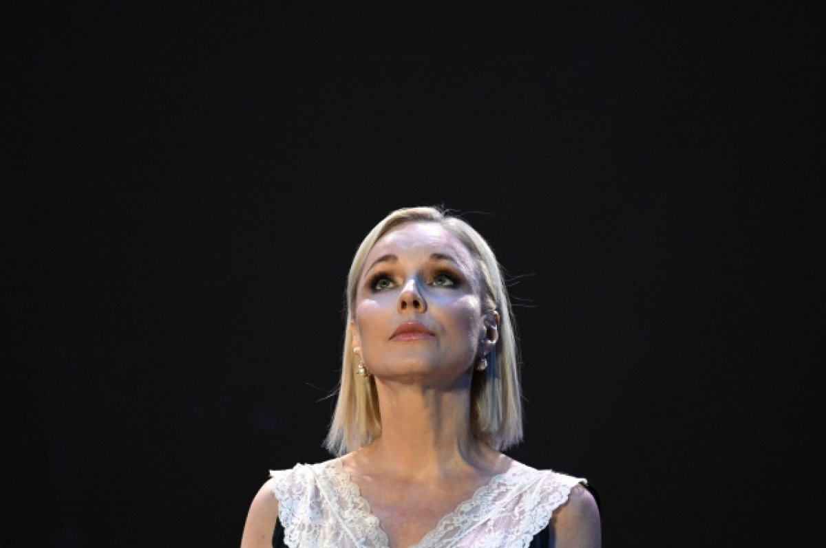    Марина Зудина расплакалась на похоронах Мирошниченко