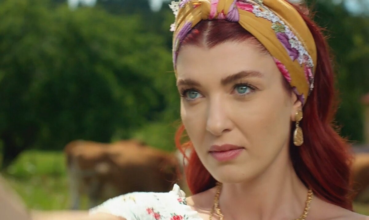 Исполнительница главной роли  - Аслыхан Гюнер ( 32) 