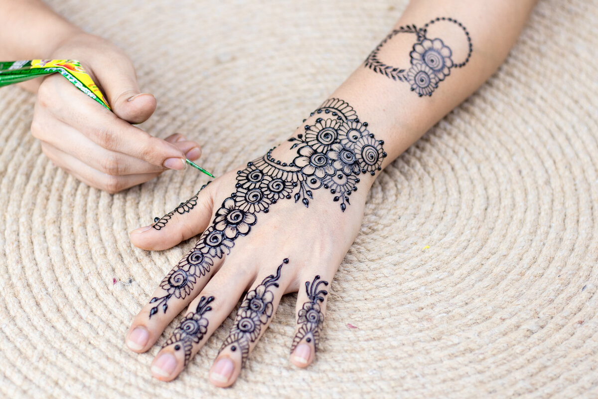 Apply Henna