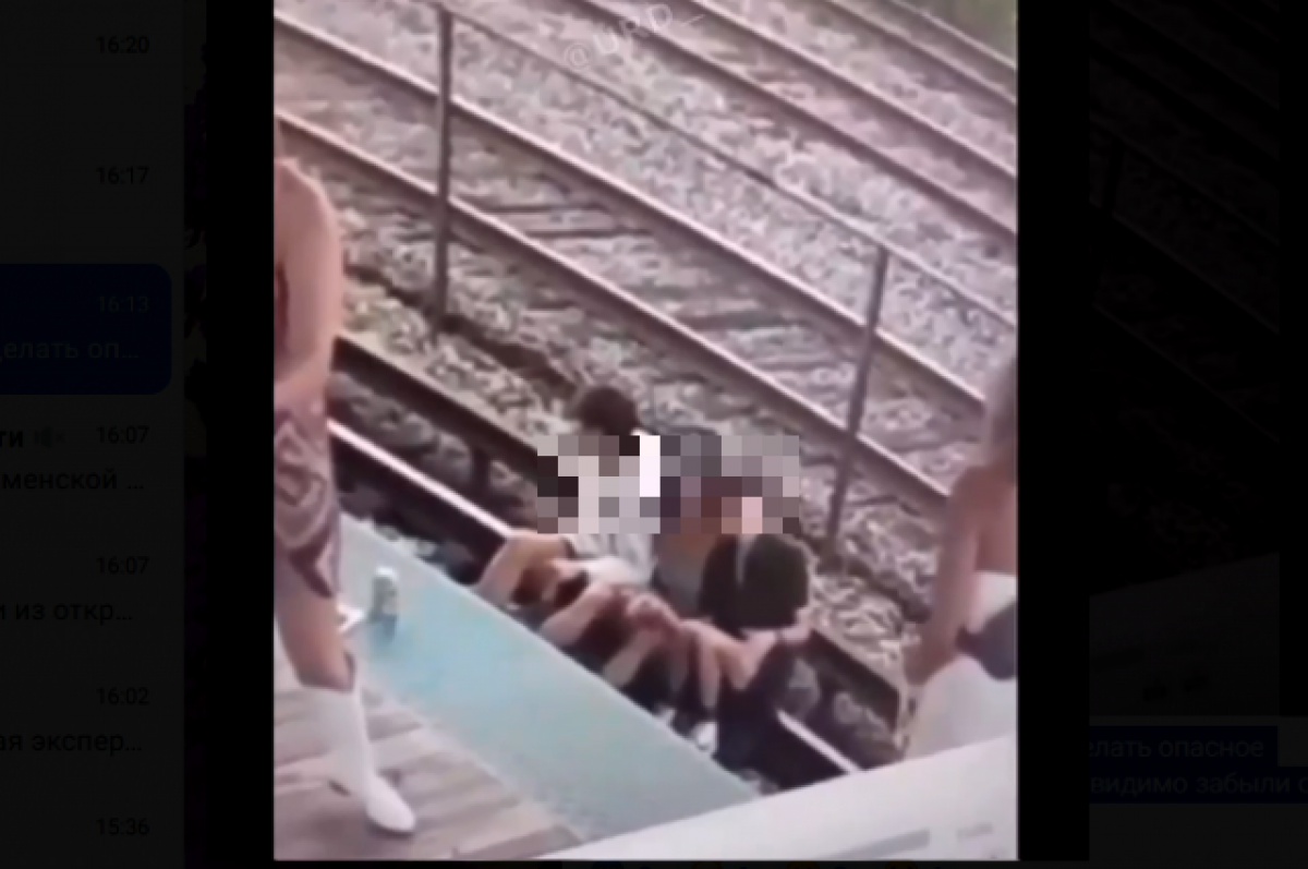    В тюменские соцсети попало видео, на котором подростков убило током на ж/д