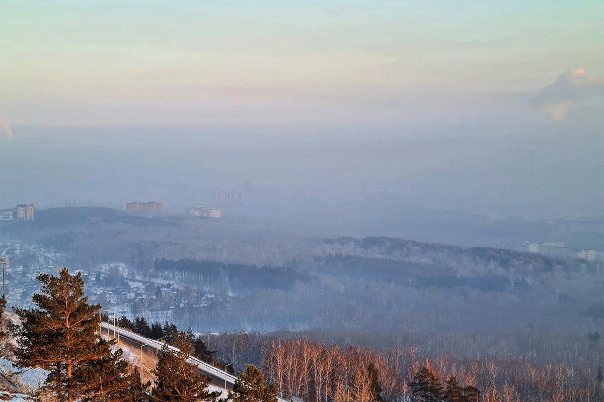     Горькая красноярская шутка «зимой и летом одним цветом» про небо над мегаполисом часто бывает актуальной