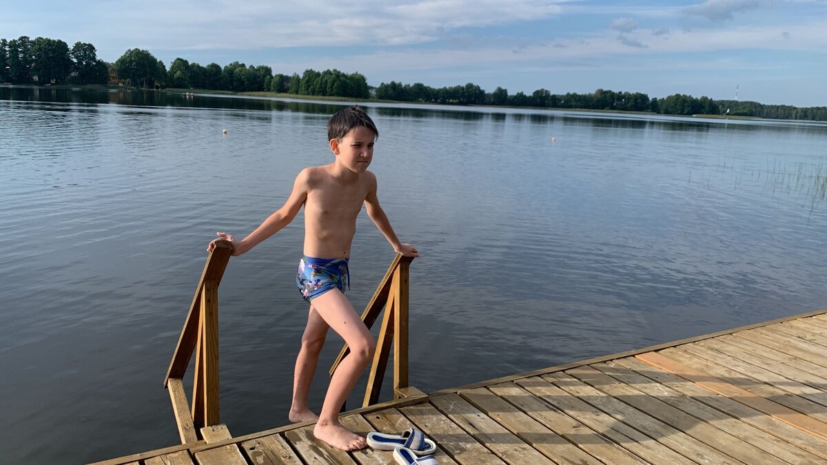 На озере с бабушкой