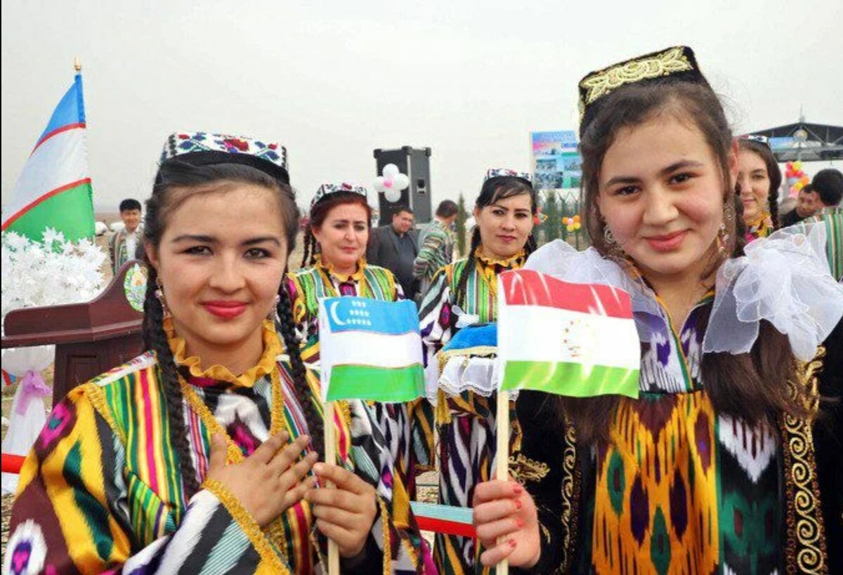 Со мной узбекский. Узбекистан народ. Таджикистан народ. Народы Узбекистана и Таджикистана. Таджики в Узбекистане.
