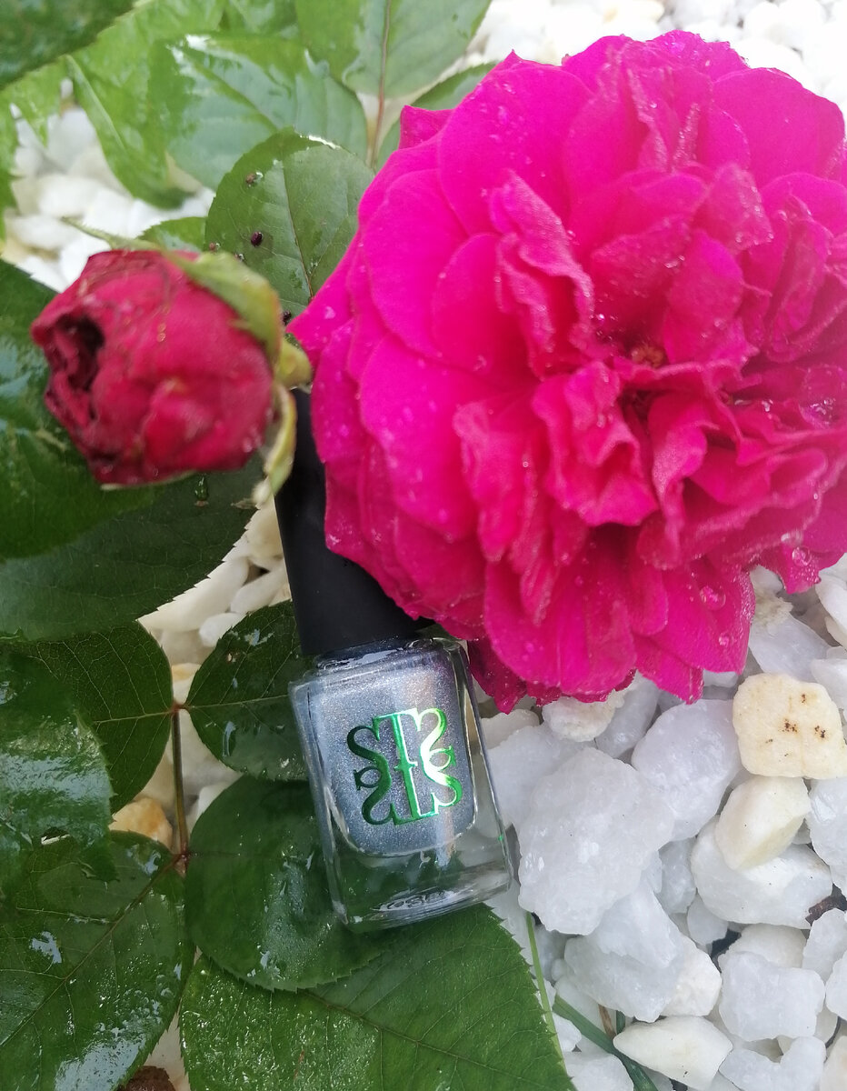 Флакончик лака 