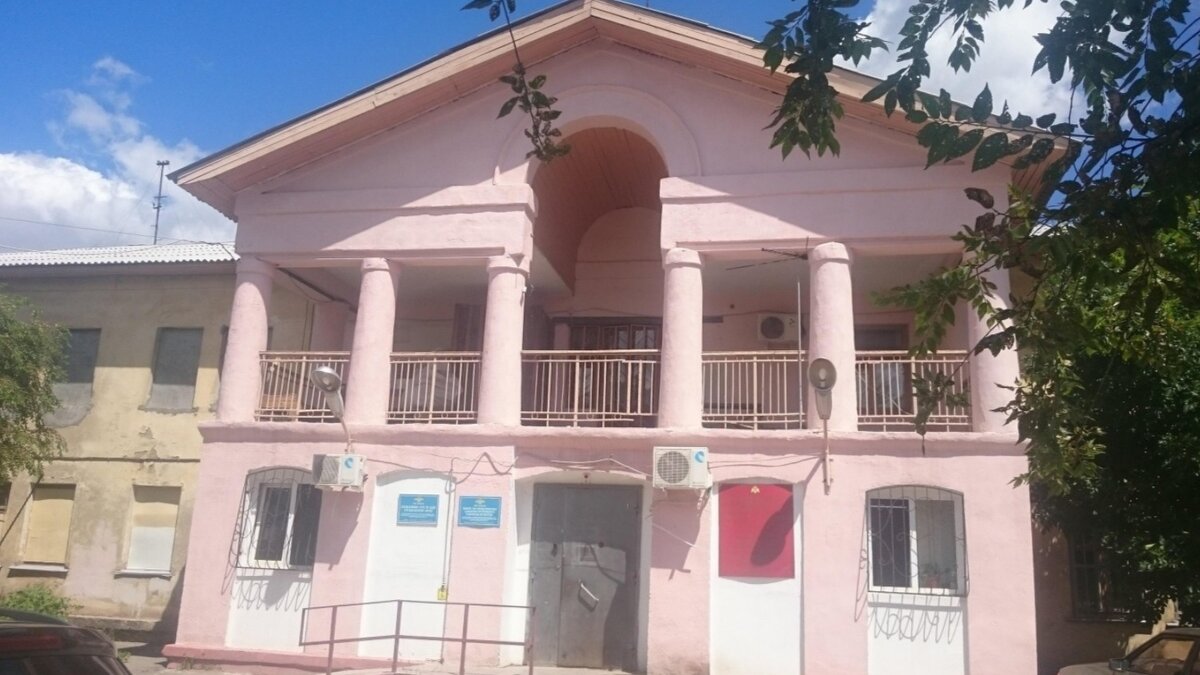     Вытрезвитель снесут на улице XIX Партсъезда в Волжском Волгоградской области ради строительства нового дома, здание и участок уже выставили на продажу, сообщает издание «НовостиВолгограда.ру» со ссылкой на портал «Дом.рф».