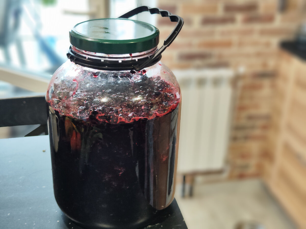 Как приготовить домашнее вино из вишневого компота
