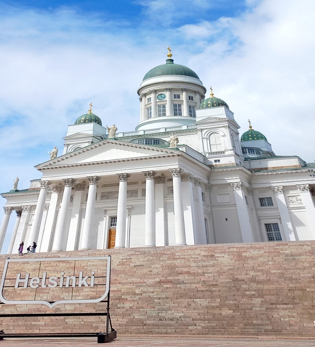 Сенатский собор Хельсинки колонны