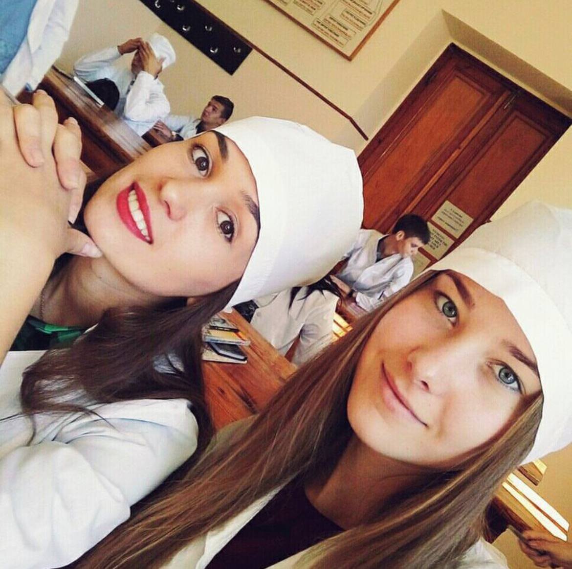 Первый день в вузе, с одногруппницей  