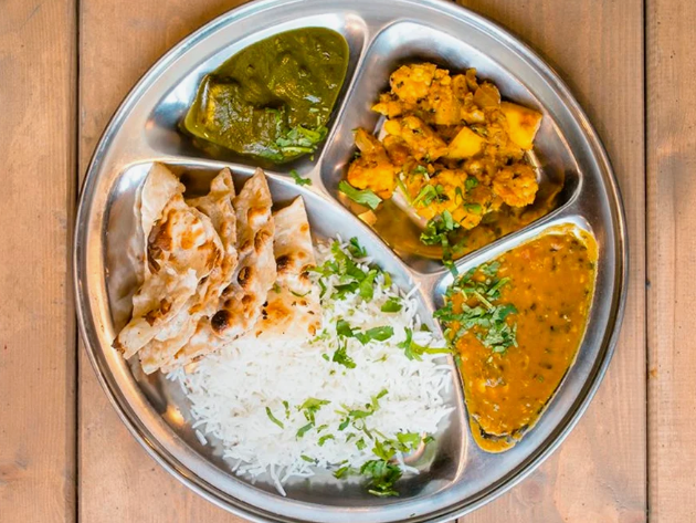 На фото куриный ланч