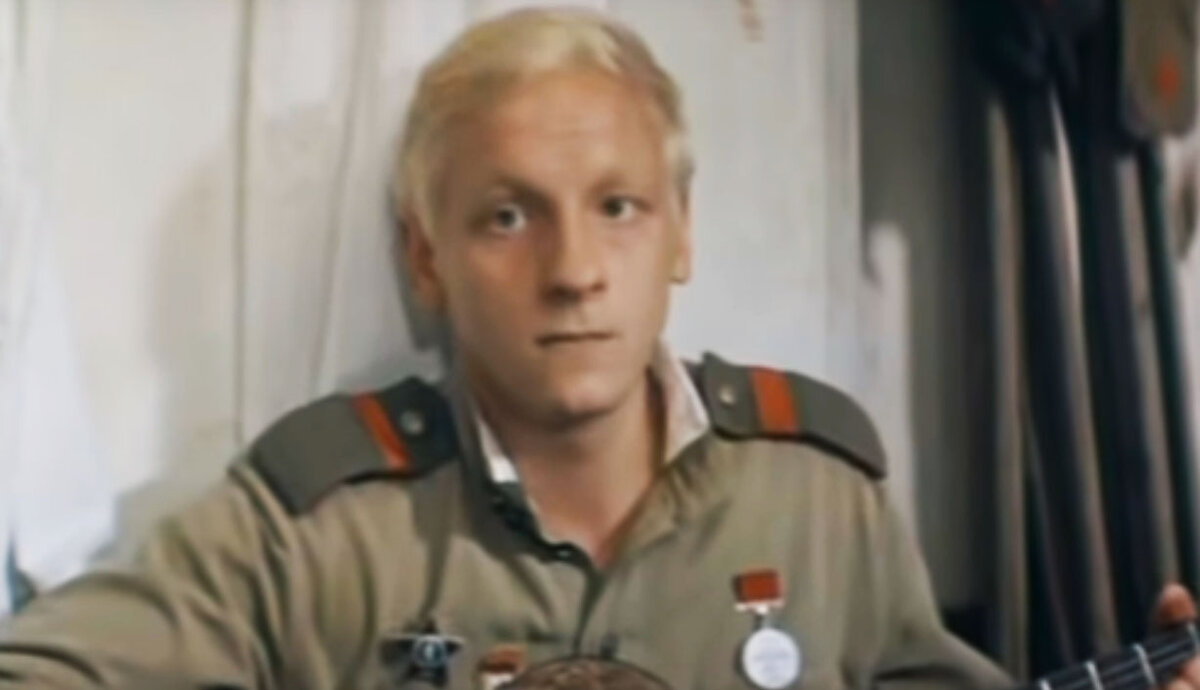 кадр из фильма  «Экипаж машины боевой», 1983 год