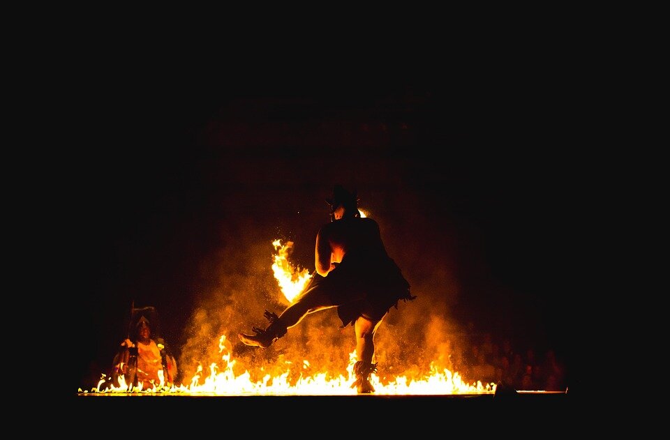 https://cdn.pixabay.com/photo/2016/02/19/10/30/bonfire-1209269_960_720.jpg