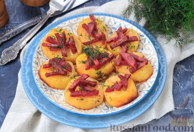 Рецепт Картошка печёная с сыром и колбасой. Калорийность, химический состав и пищевая ценность.