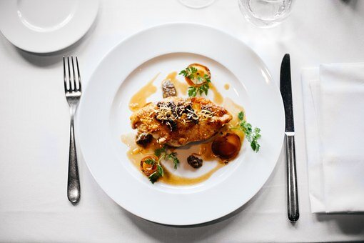 https://pixabay.com/photos/meal-food-dinner-lunch-restaurant-918639/