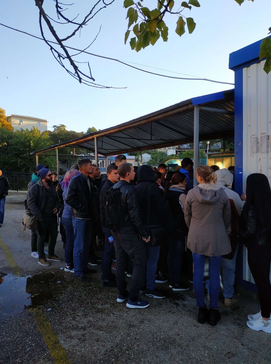 Те кто не попал на катер сегодня в 7-40. 