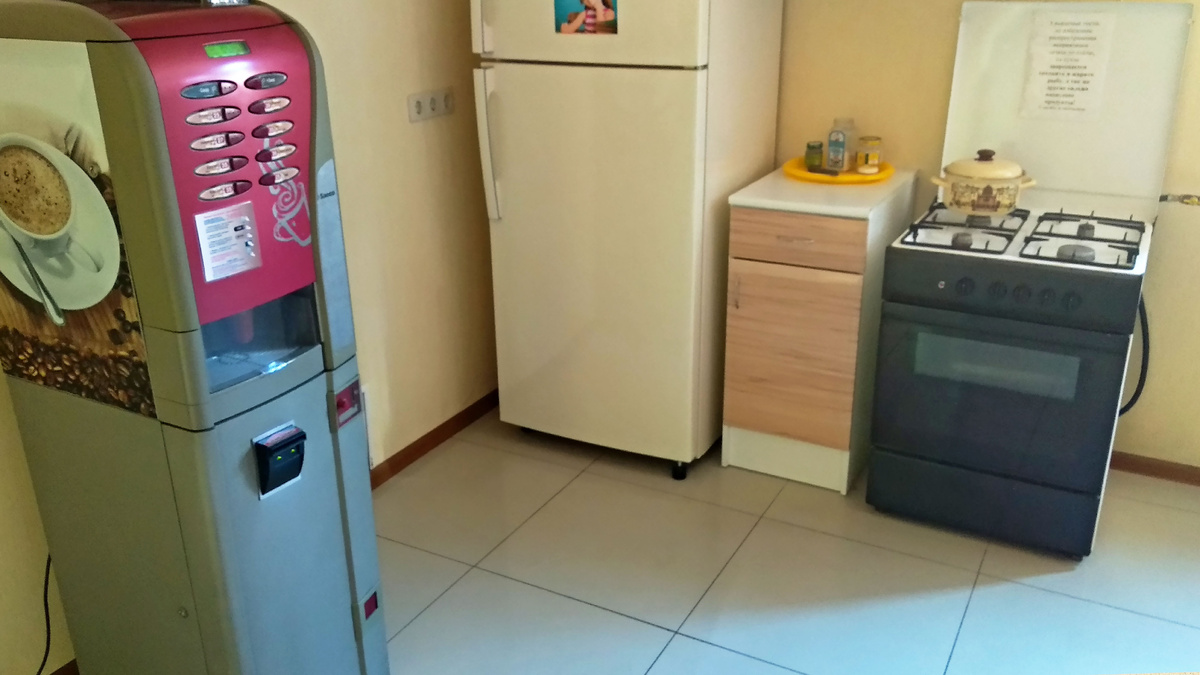 Зерновой кофе только в напитках с левой стороны  аппарата. С правой растворимый и какао.