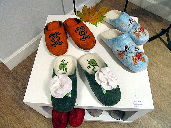 Тапки – произведения декоративно-прикладного искусства. Мастер Лидия Юшина. Мокрое валяние, шерсть