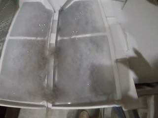 Вы удивитесь, сколько много пыли собирает сушилка с белья. На выходе вы получаете действительно свежее белье с приятным запахом и без аллергенов