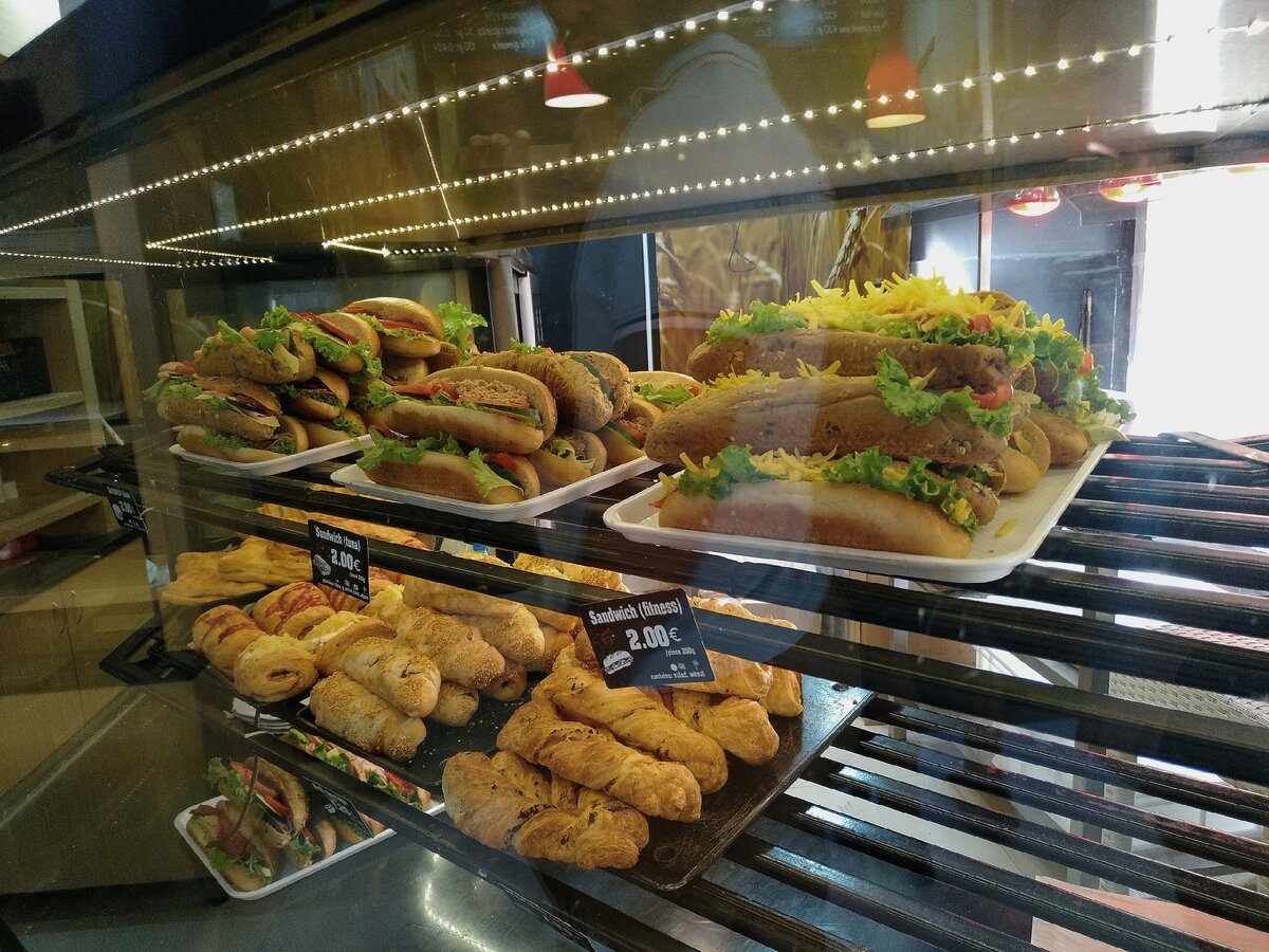 Фаст-фуд в крепости Котора