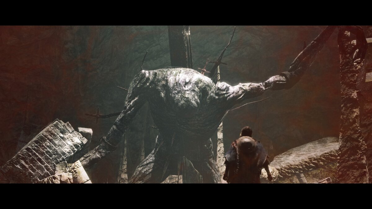 Огромная живая статуя