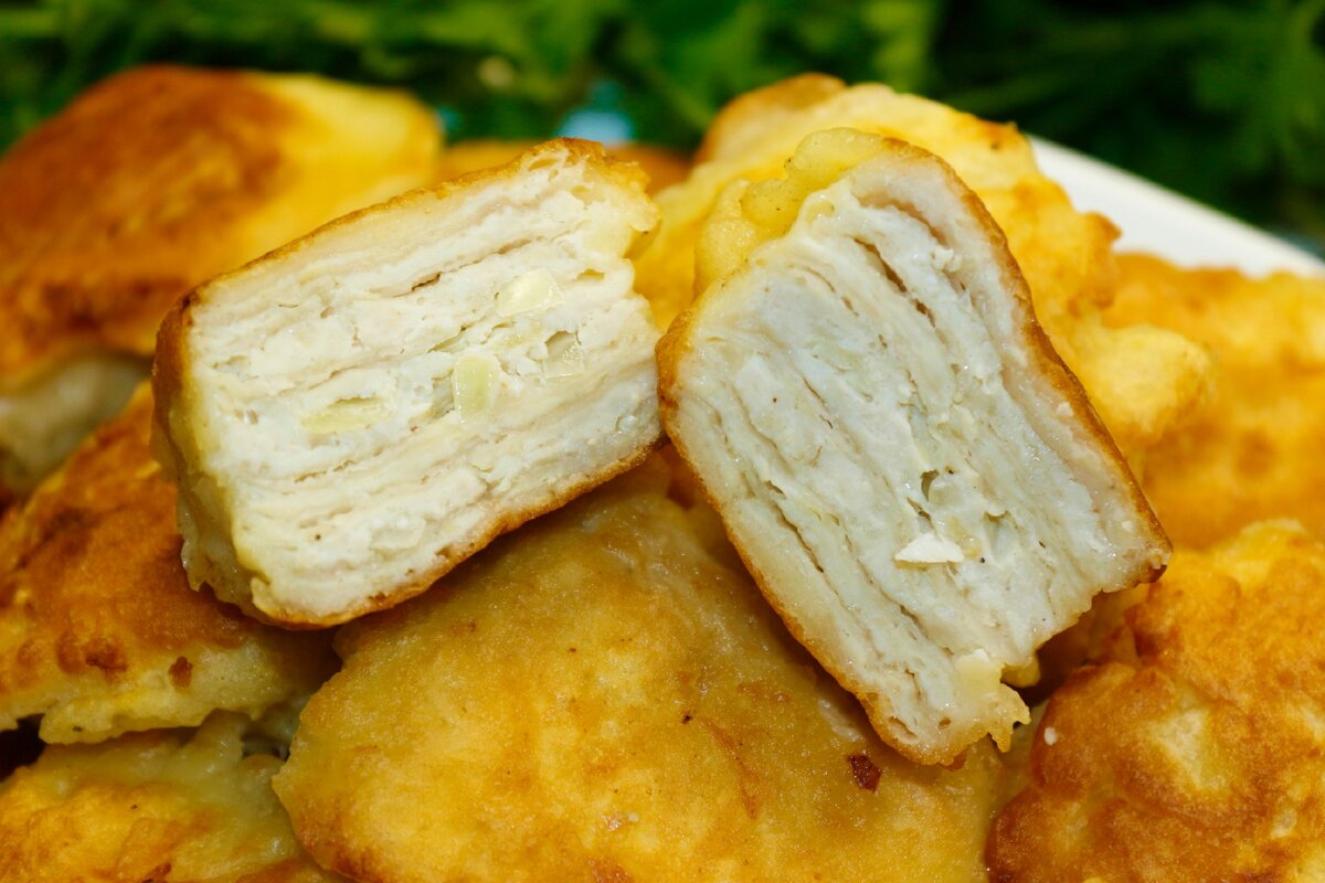 Восточные гренки. Пирожки из лаваша на сковороде. Восточные гренки. Лаваш жаренный кружочками из тик тока с плавленным сыром. Лаваш с сыром в кляре.