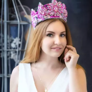 https://www.instagram.com/anita.karabut/