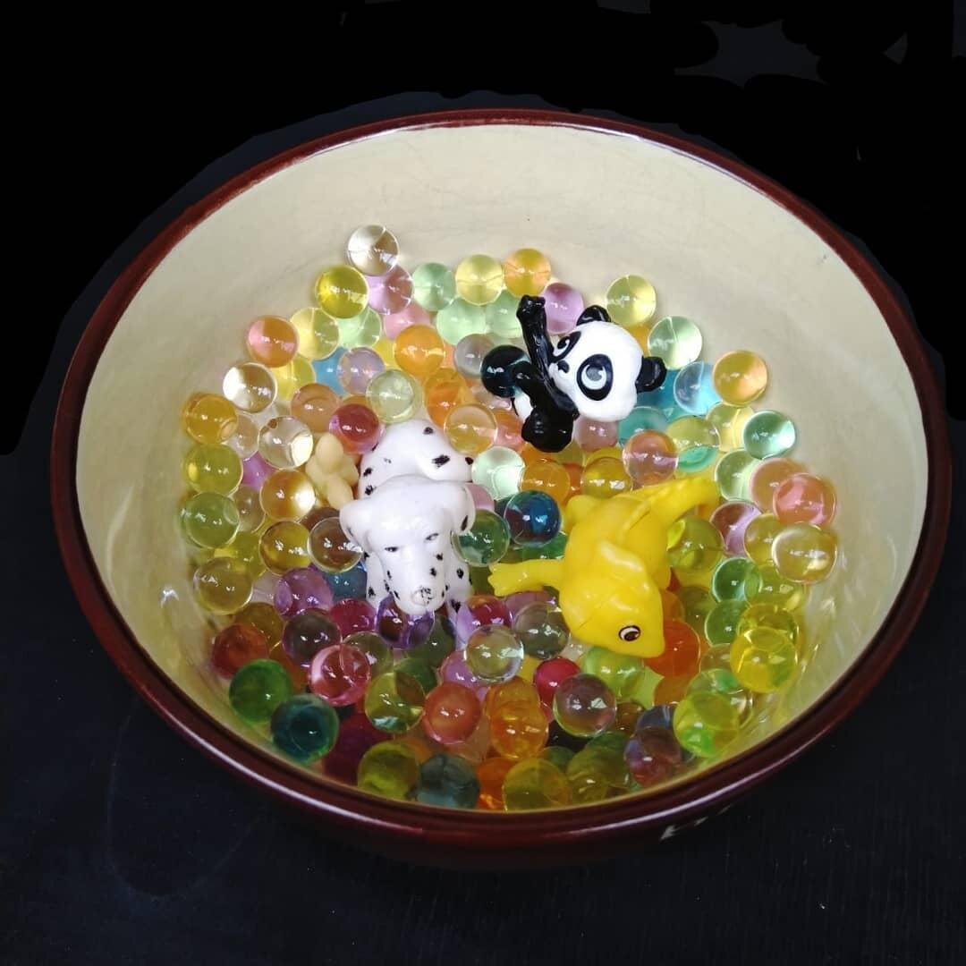 Сенсорные коробочки, как правило, самодельная вещь - это просто емкость с каким-дибо наполнителем для развития мелкой моторики