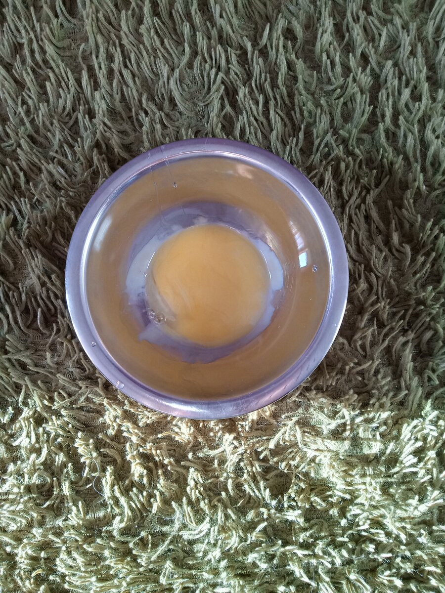 Желток в емкости