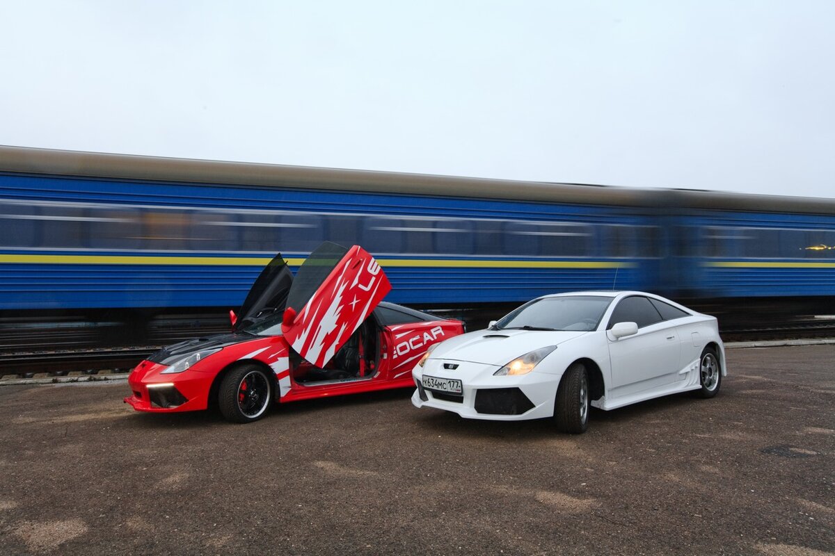 1. В 2005 году я стал владельцем Тойоты Селики. Год спустя моя будущая супруга, увидев сообщения на форуме Селика-клуба, постучалась ко мне в "аську" (помните такой мессенджер?) с просьбой помочь найти ей подходящий вариант среди множества "утопленных американских перевёртышей", которые в избытке были представлены на российском рынке. "Аська" почему-то сглючила и сообщила, что судя по профилю Юля из Казахстана. Я решил, что это какой-то спам и едва её не заблокировал. Потом выяснилось, что живем на соседних улицах, и с тех пор мы не расставались.

