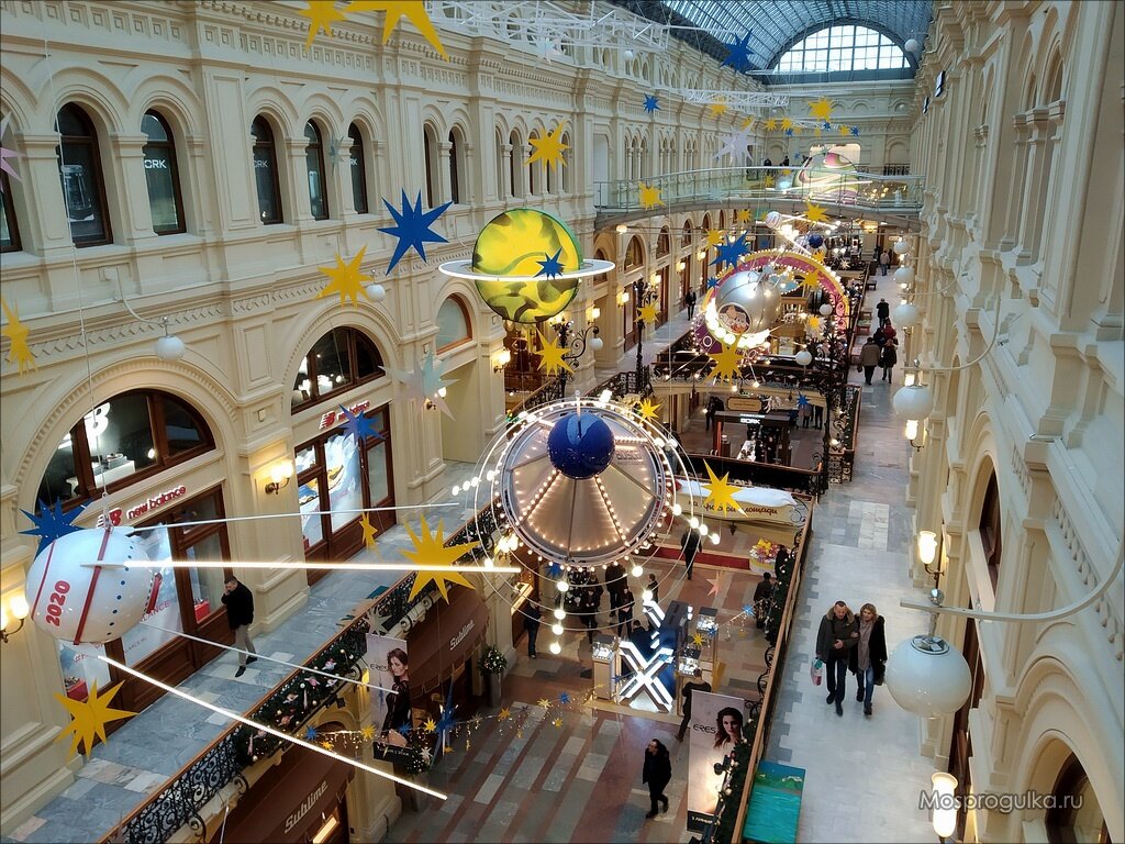 ГУМ Москва. ГУМ Москва 2019 космос. ГУМ внутри украшен.