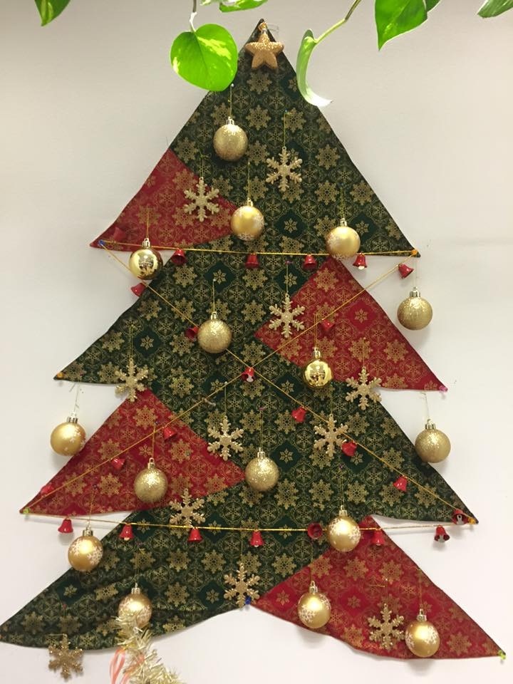 Вот эта ёлочка. Фото сделано автором.