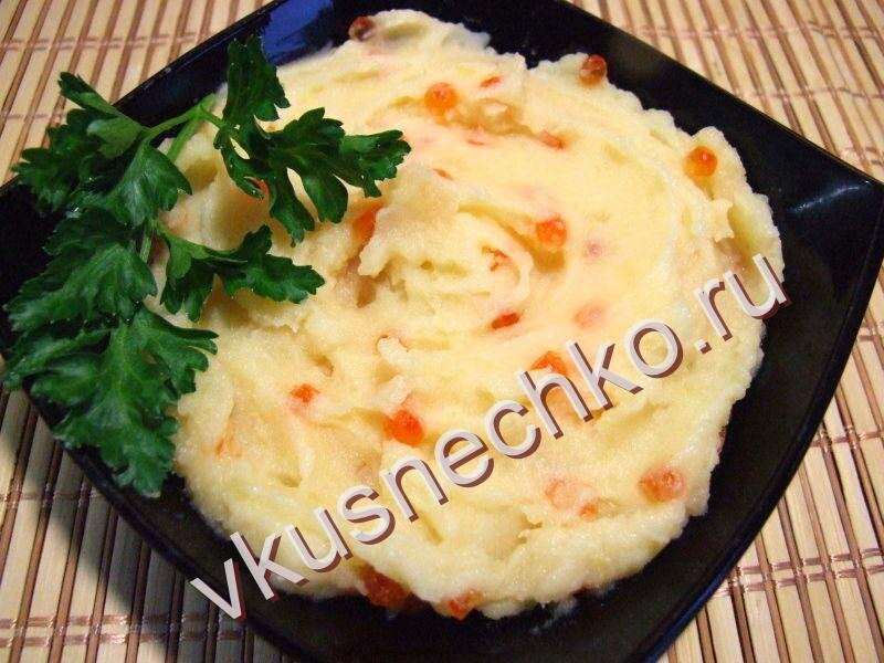 Как приготовить Картофельное пюре с красной икрой, пошаговый рецепт с фото.