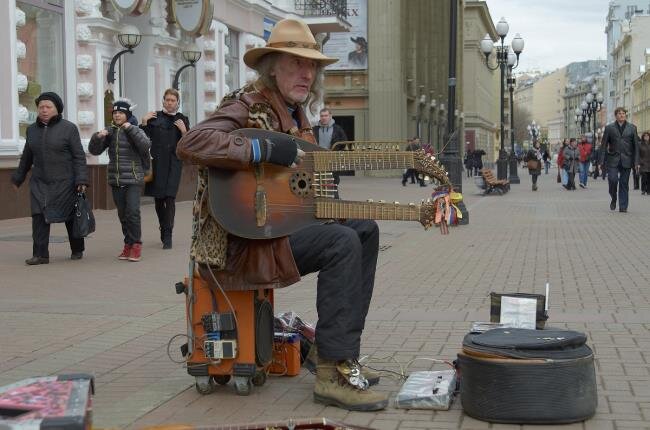 Безналичные пожертвования берут даже уличные музыканты. Фото:fotokto.ru 