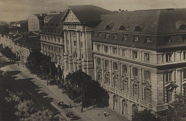 Киев, Владимирская 33. Последнее место службы Успенского.