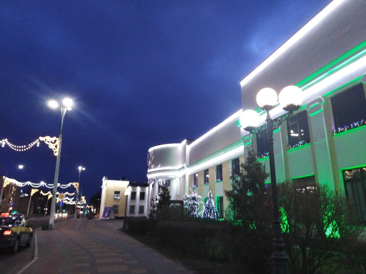 Вечером 1 января, Брест в огнях. 