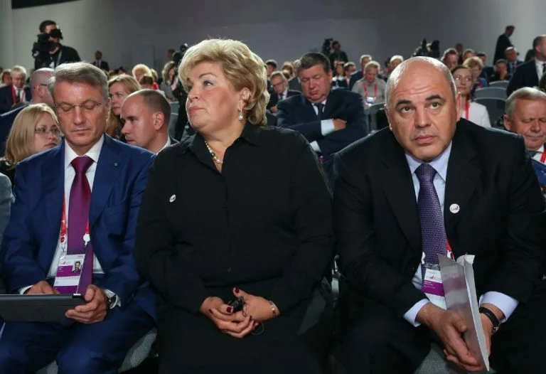 Мишустин со своей женой. Источник : Яндекс.Картинки