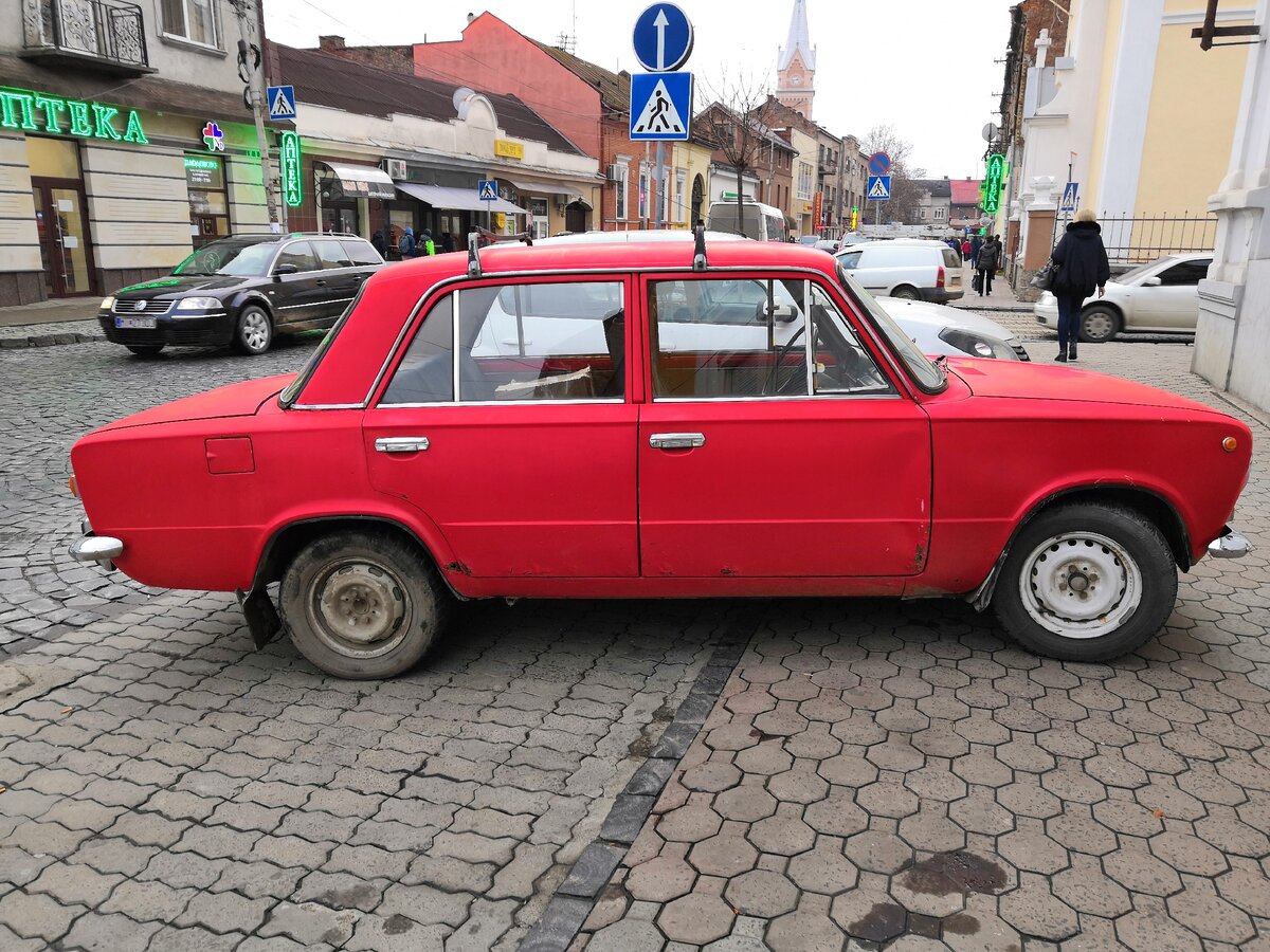 Никакой политики. 7 лет назад посещал городок Мукачево на Западной Украине.  Посетил и в декабре.Показываю как живётся горожанам | Без самолётов | Дзен