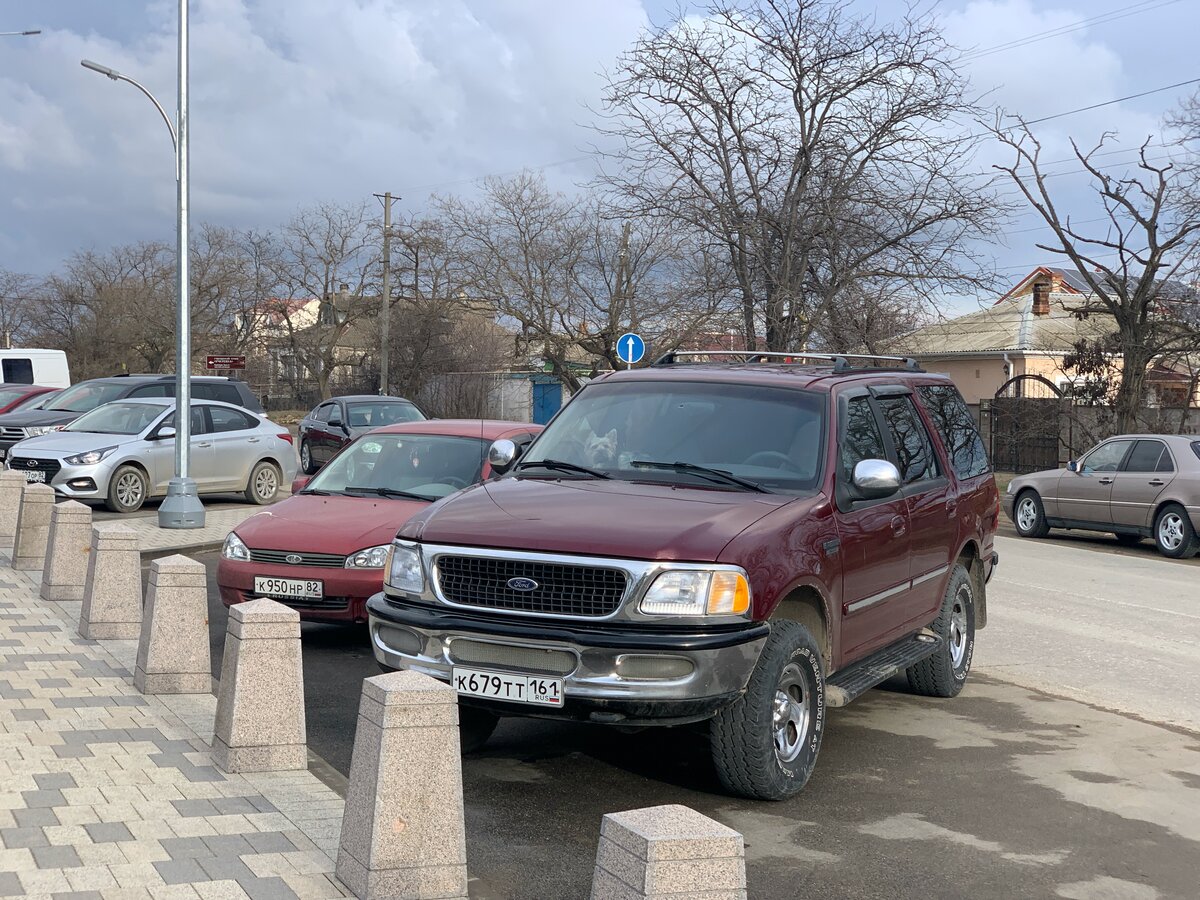 Хотел проверить масло в моторе, но под крышкой обнаружил белую эмульсию. Перепугался, но как оказалось зря