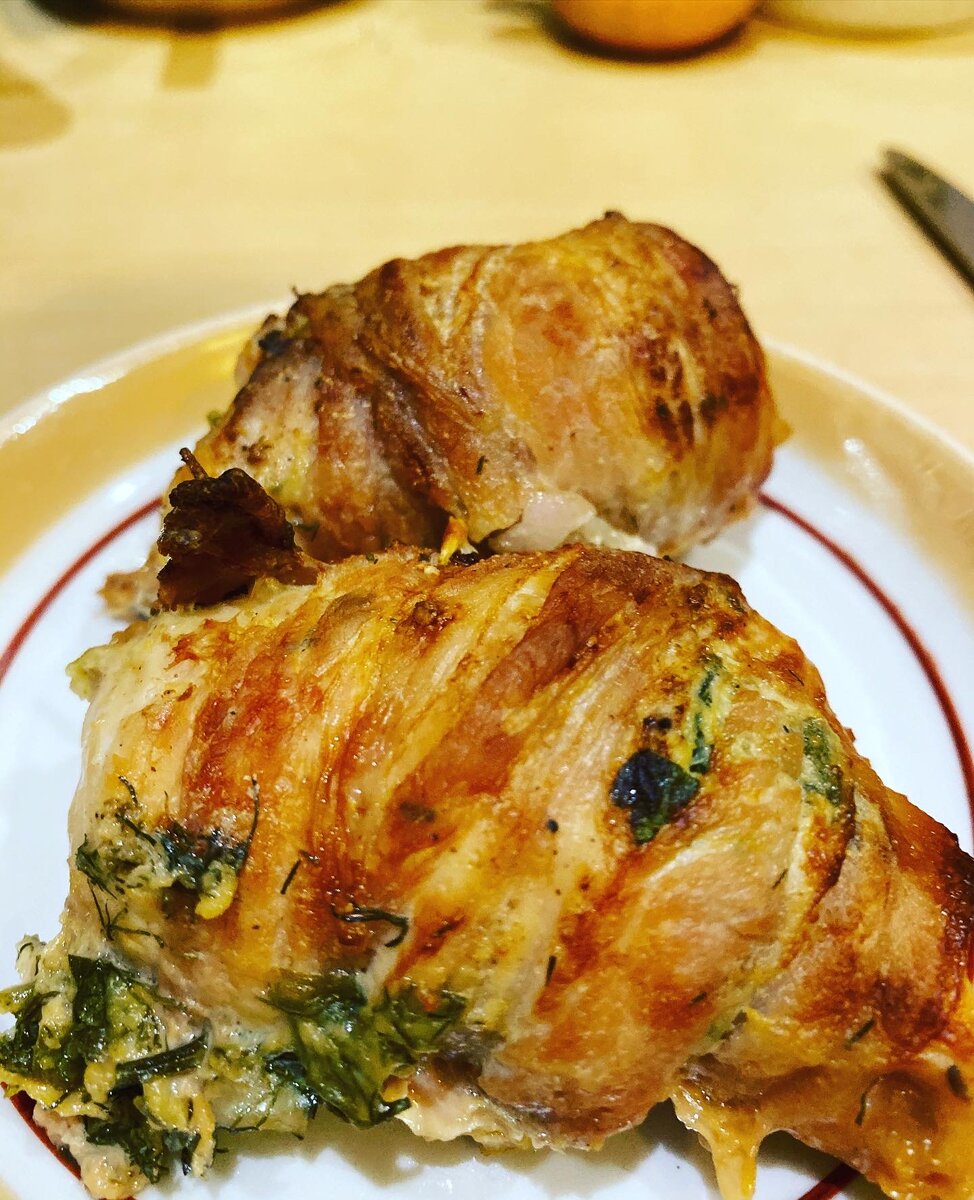 Куриные рулеты в беконе