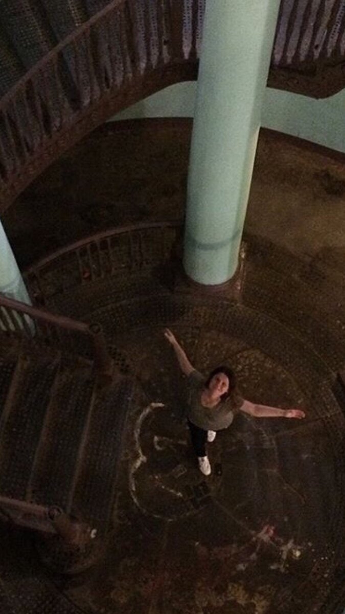 На Гороховой улице Санкт -Петербурга, находится обычный, ничем не примечательный дом, в котором есть волшебный подъезд - ротонда. С улицы, вы не поймёте, что внутри. Обычная улица, обычный дом.