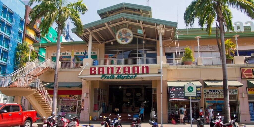 Так выглядит главный вход на рынок