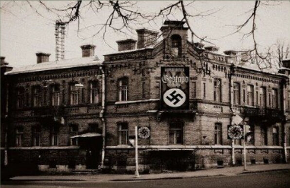 Немецкая комендатура в доме купчихи У.М. Волгиной. Фото из Яндекс.Картинки