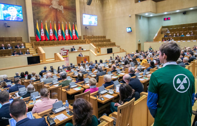 Литовские власти против мирного атома