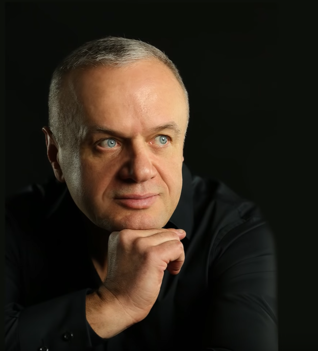 Чтец Виктор Корженевский