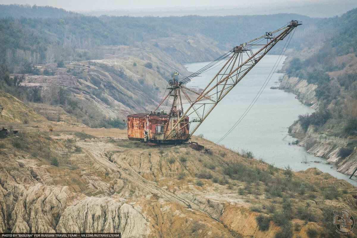 Шагающий экскаватор. Шагающий экскаватор СССР. Заброшенный угольный разрез. Шагающий экскаватор уголь. Шагающий экскаватор на угольном разрезе.