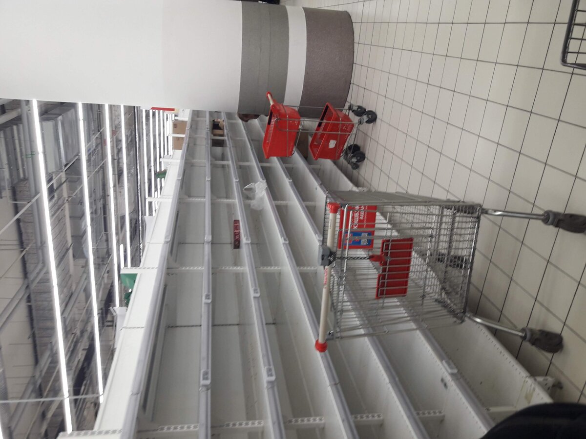 Пустые полки Ашана...