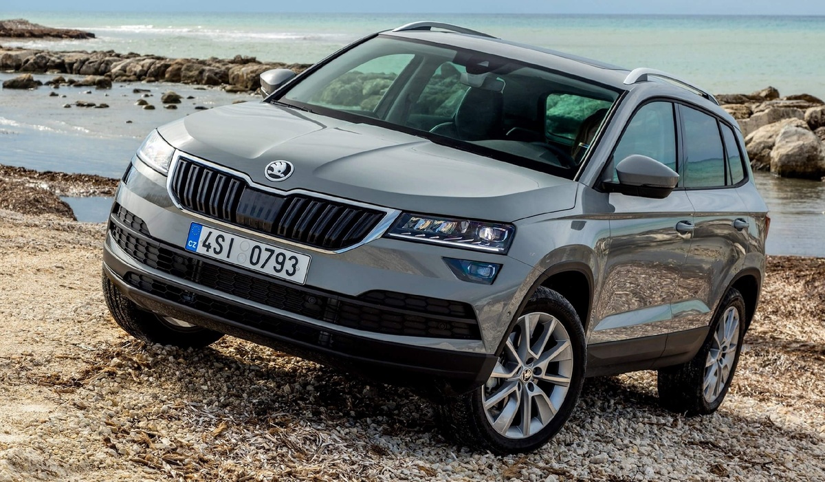 Skoda Karoq имеет переднюю блокировку, поэтому даже с передним приводом отлично справляется с легким бездорожьем.