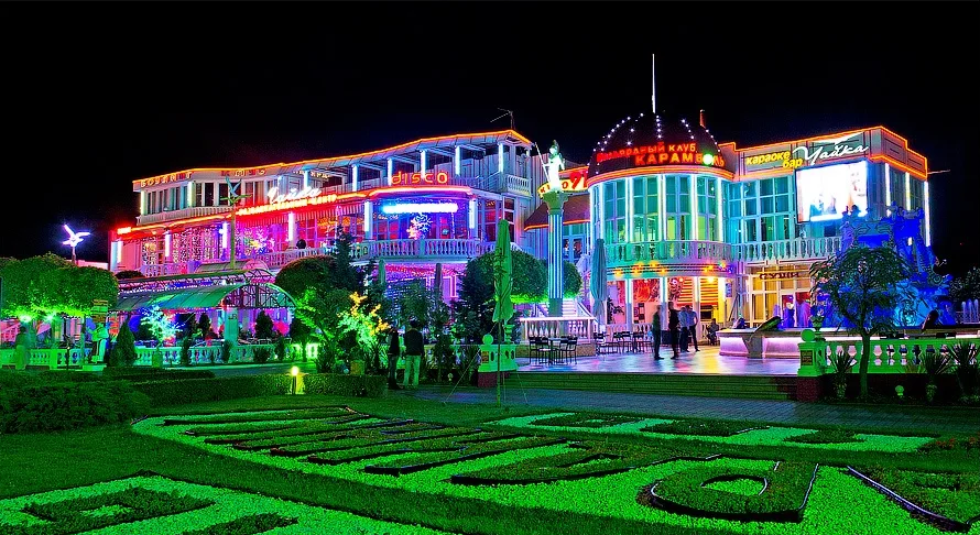 Кабардинка. Ночью на набережной.