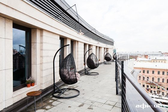 Отличный вид с крыши очень высокого здания в центре Санкт-Петербурга. Ресторан Большая Кухня. Фото взято с сайта Афиша