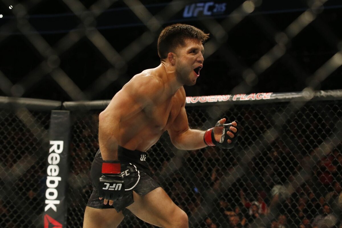 Генри Сехудо завоевал два пояса в различных категориях и ушёл на  "пенсию".